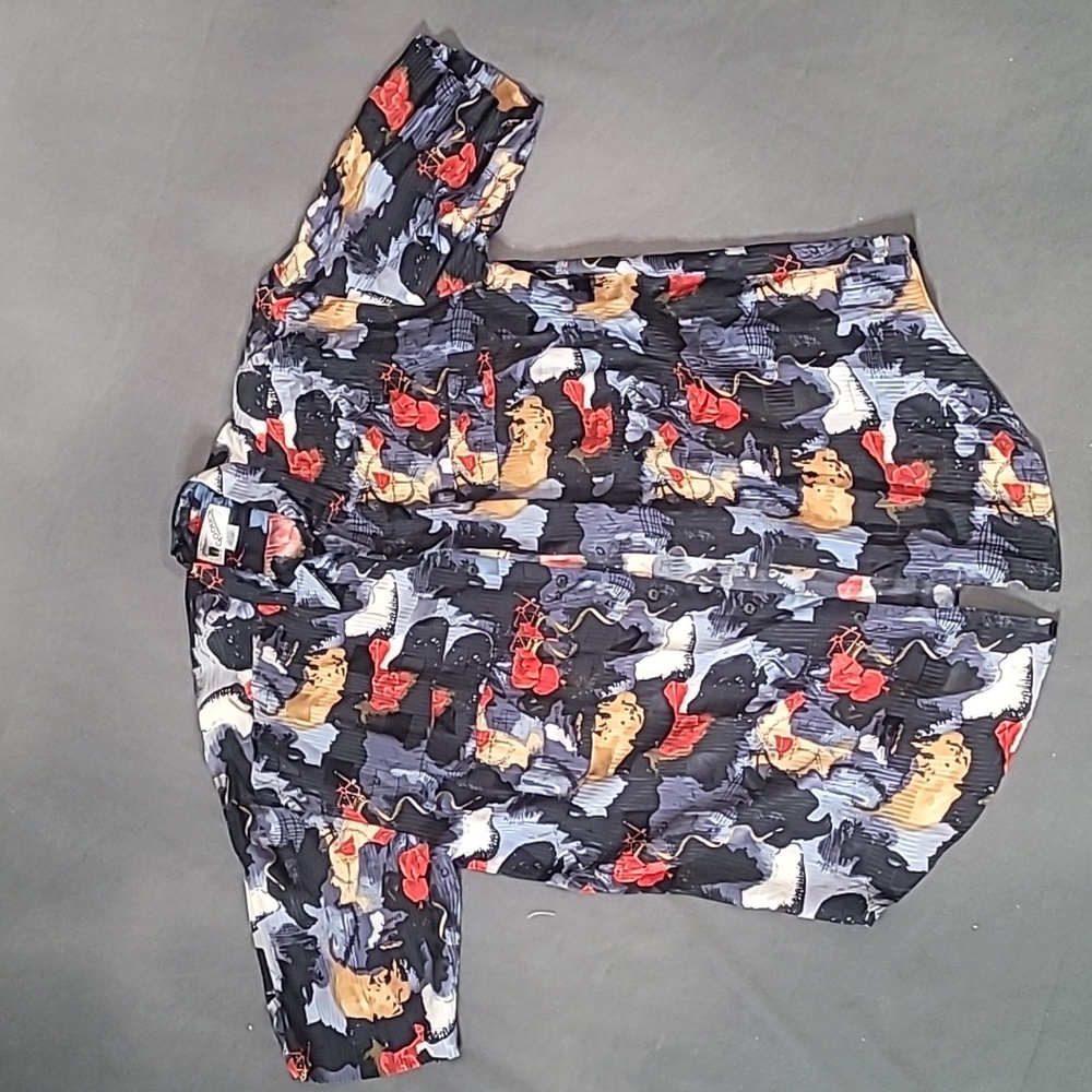 GOOUCH Men's 100% silk Button down short sleeve shirt size large.